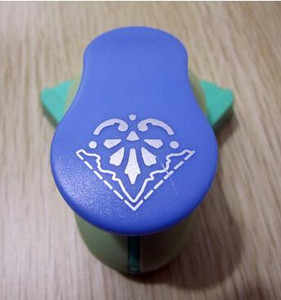 Νέο φανταχτερό ανάγλυφο γωνιακό χαρτί εκτύπωσης καρτών κοπής Λεύκωμα Λεύκωμα σε σχήμα μεγάλη συσκευή ανάγλυφου Hole Punch Kids Handmade Craft