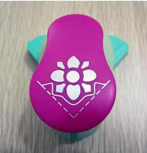 Νέο φανταχτερό ανάγλυφο γωνιακό χαρτί εκτύπωσης καρτών κοπής Λεύκωμα Λεύκωμα σε σχήμα μεγάλη συσκευή ανάγλυφου Hole Punch Kids Handmade Craft