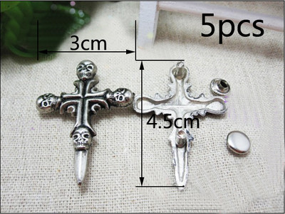 Vairāki dizaini Pankroka galvaskausa tapas Dzīvnieku tapas apģērbam Kniedes Ādas amatniecībai Naktsklubs Roku darbs Aksesuārs