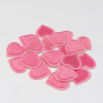 20 τμχ/παρτίδα Κεντημένα ροζ μπαλώματα σε σχήμα καρδιάς Αυτοκόλλητα σιδερένια σε Small Love Heart Απλικές DIY από ύφασμα για βρεφικά ρούχα