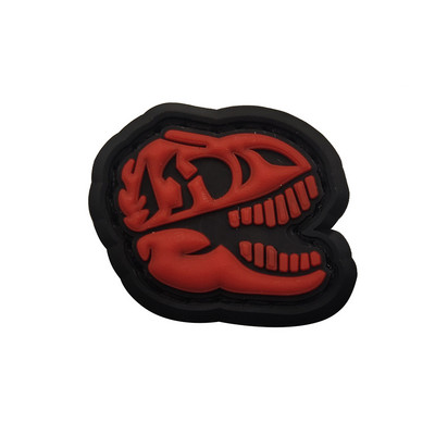 Taktiskā velna pļāvēja PVC plāksteri spīd tumšās gumijas atstarojošā militārā nozīmītē