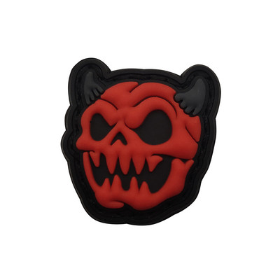 Taktiskā velna pļāvēja PVC plāksteri spīd tumšās gumijas atstarojošā militārā nozīmītē