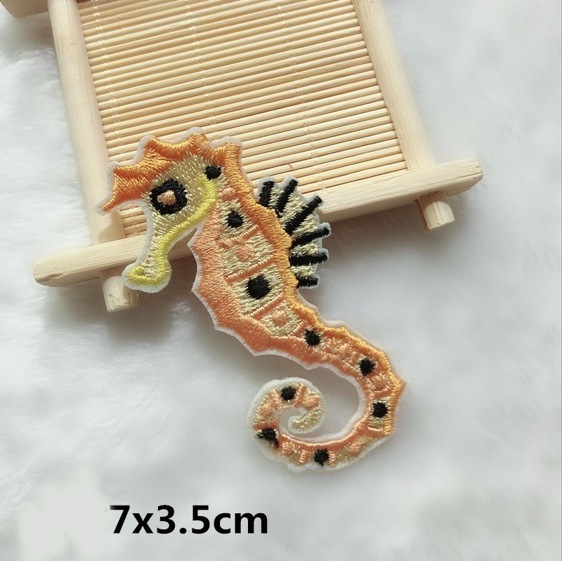 PGY 1 DB Rajzfilm foltok Tengerfenék Világ Állat Tengeri csillag foltszövet Hippokampusz Kagyló Hímzés Gyermekruha Foltok