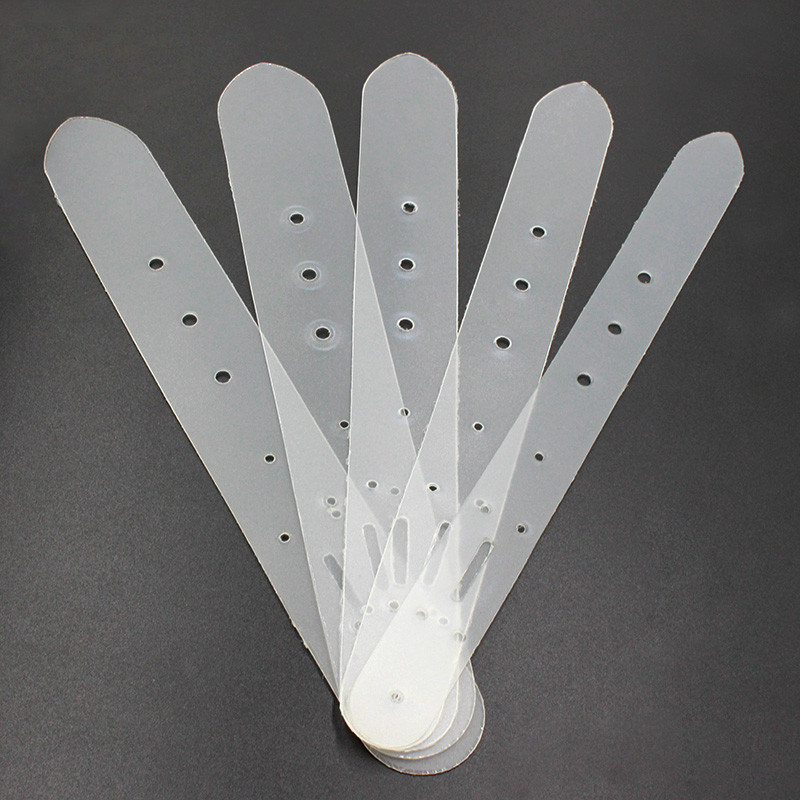 Odos perforavimo įrankio padėties nustatymo procesas Odos diržo perforavimo padėties nustatymo šablonai Akrilo diržo ruošinio sagties galvutės šablonas