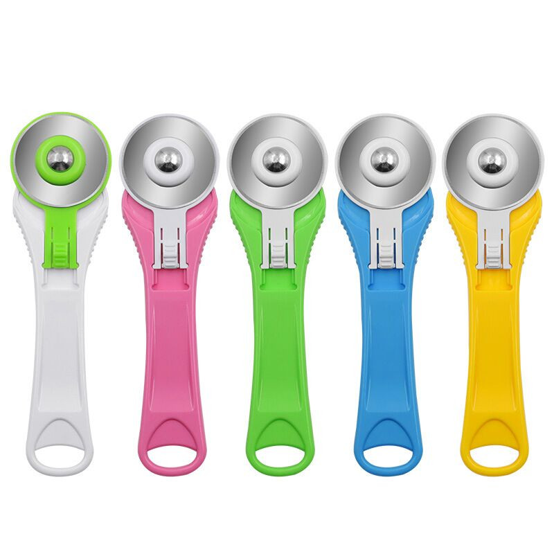 45 mm pjovimo kaitlentė, dygsniavimo apvalus peilis, audinio pjovimo apvalus peilis, kaitlentė, odos pjovimo peilis, ritininis peilis su spalvota rankena