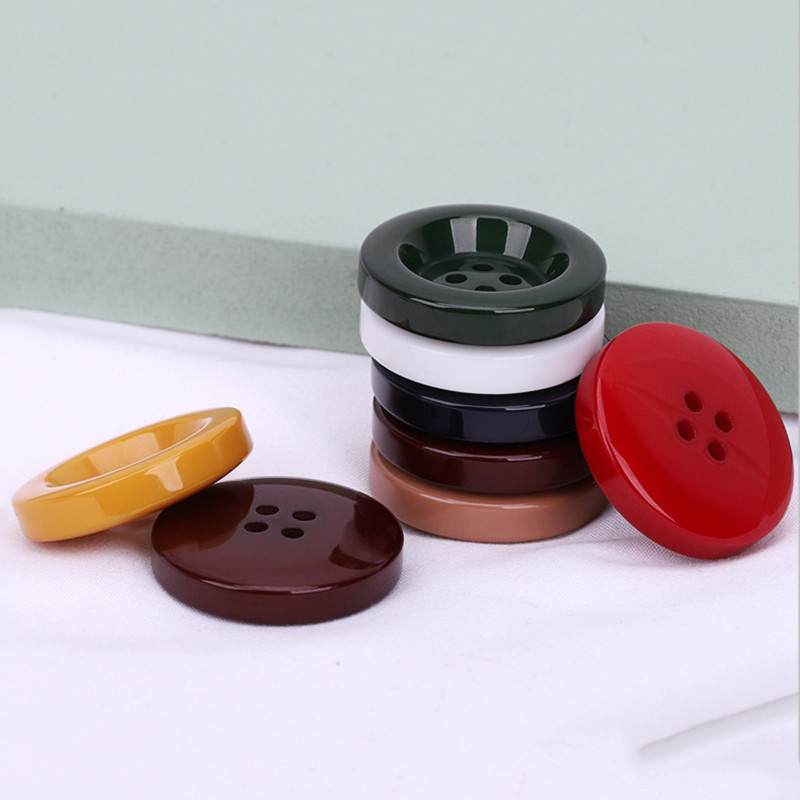 Πλαστική ρητίνη 30 χιλιοστών στρογγυλά κουμπιά Μαύρο λευκό κουμπί για ράψιμο Scrapbooking Κεντήματα DIY Craft Χειροποίητο Πουλόβερ Ρούχα