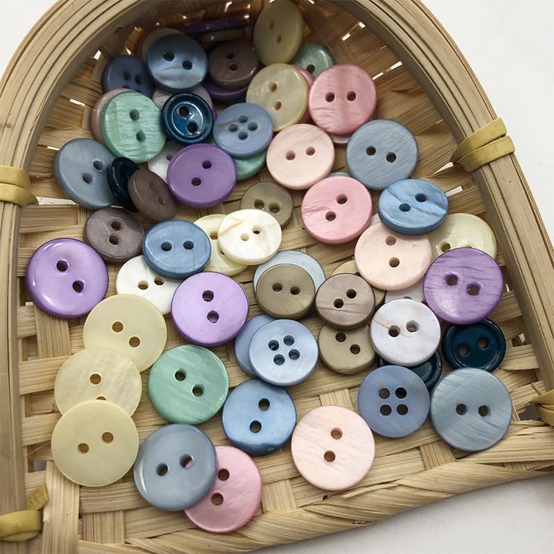 10 gab. Dabīgs perlamutra 2 caurumu pogas krekls Trikotāžas Cepures Šūšanas Piederumi DIY albums T-krekls Amatniecība Rotājumi