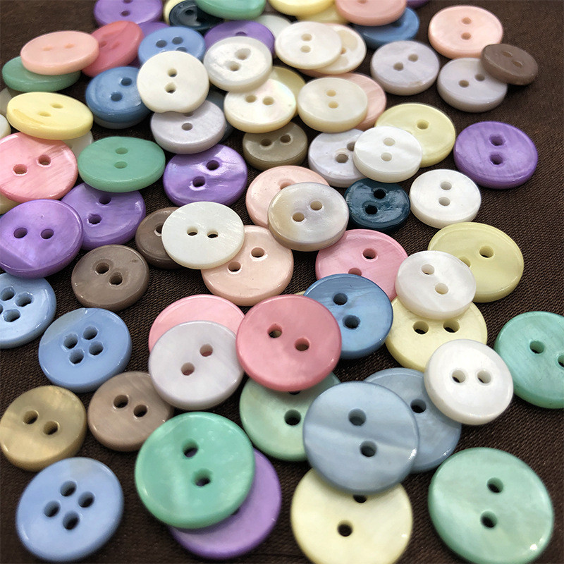 10 gab. Dabīgs perlamutra 2 caurumu pogas krekls Trikotāžas Cepures Šūšanas Piederumi DIY albums T-krekls Amatniecība Rotājumi