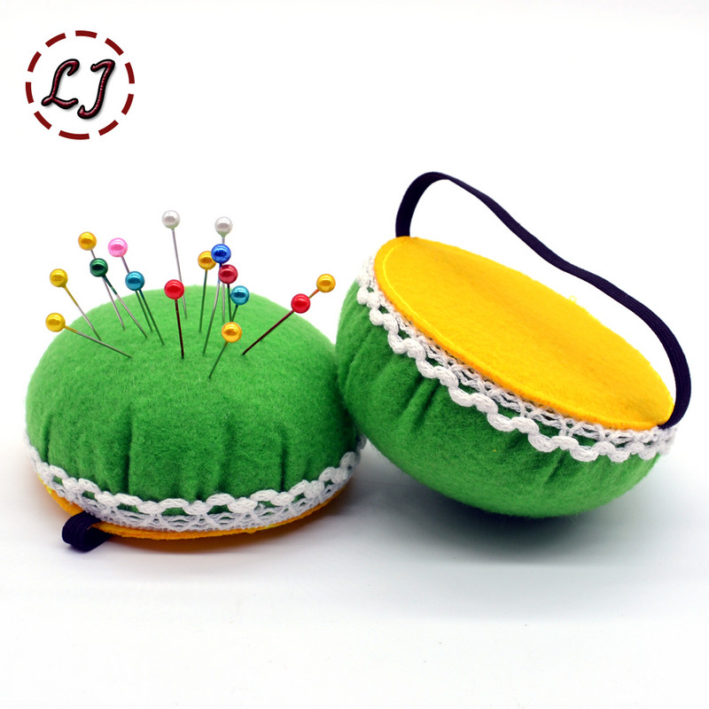 1 vnt. rutulinio pomidoro formos adatos pagalvėlė su elastiniu riešo diržu „pasidaryk pats“ rankdarbių įrankis, skirtas susiūti rankdarbiams.