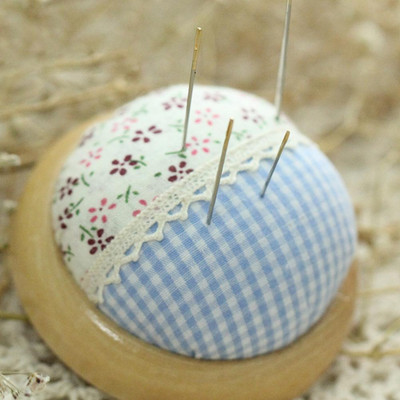 Cute Flower Pattern Needle Pin Cushion Wrist Strap Mini Fabric Wrist Needle Pad Pin Holder Needle Organizer Sewing Accessories