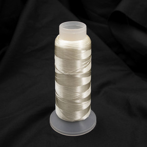 1600 metri ar vienu pavedienu savīti zīda pavedieni, ar rokām darinātas matu sprādzes un matu aksesuāri materiālu iepakojuma piederumi