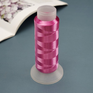 1600 metri ar vienu pavedienu savīti zīda pavedieni, ar rokām darinātas matu sprādzes un matu aksesuāri materiālu iepakojuma piederumi