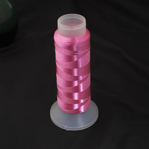 1600 metri ar vienu pavedienu savīti zīda pavedieni, ar rokām darinātas matu sprādzes un matu aksesuāri materiālu iepakojuma piederumi