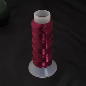 1600 metri ar vienu pavedienu savīti zīda pavedieni, ar rokām darinātas matu sprādzes un matu aksesuāri materiālu iepakojuma piederumi