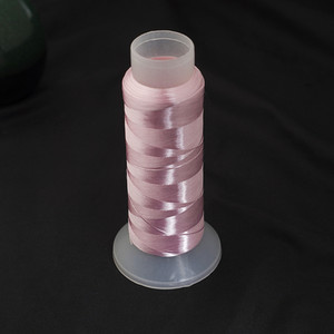 1600 metri ar vienu pavedienu savīti zīda pavedieni, ar rokām darinātas matu sprādzes un matu aksesuāri materiālu iepakojuma piederumi