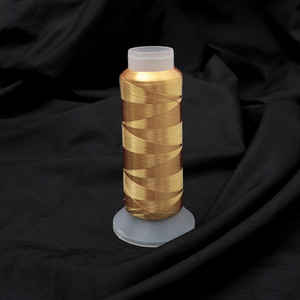 1600 metri ar vienu pavedienu savīti zīda pavedieni, ar rokām darinātas matu sprādzes un matu aksesuāri materiālu iepakojuma piederumi