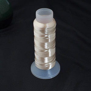 1600 metri ar vienu pavedienu savīti zīda pavedieni, ar rokām darinātas matu sprādzes un matu aksesuāri materiālu iepakojuma piederumi