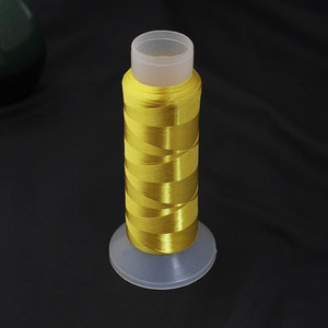 1600 metri ar vienu pavedienu savīti zīda pavedieni, ar rokām darinātas matu sprādzes un matu aksesuāri materiālu iepakojuma piederumi