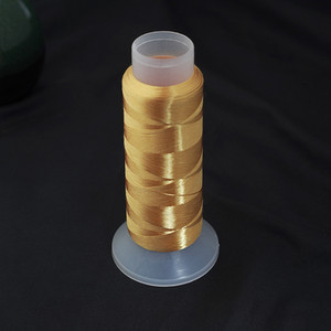 1600 metri ar vienu pavedienu savīti zīda pavedieni, ar rokām darinātas matu sprādzes un matu aksesuāri materiālu iepakojuma piederumi