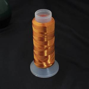 1600 metri ar vienu pavedienu savīti zīda pavedieni, ar rokām darinātas matu sprādzes un matu aksesuāri materiālu iepakojuma piederumi