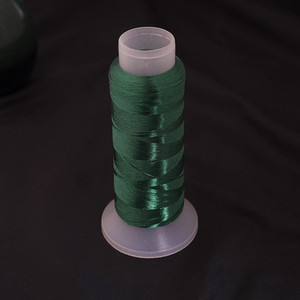 1600 metri ar vienu pavedienu savīti zīda pavedieni, ar rokām darinātas matu sprādzes un matu aksesuāri materiālu iepakojuma piederumi