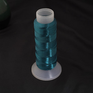 1600 metri ar vienu pavedienu savīti zīda pavedieni, ar rokām darinātas matu sprādzes un matu aksesuāri materiālu iepakojuma piederumi