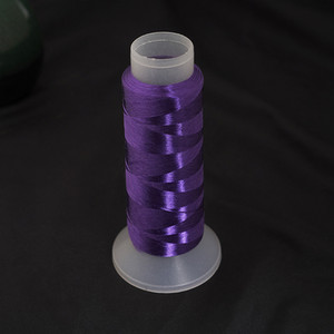 1600 metri ar vienu pavedienu savīti zīda pavedieni, ar rokām darinātas matu sprādzes un matu aksesuāri materiālu iepakojuma piederumi