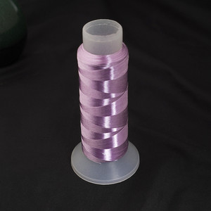 1600 metri ar vienu pavedienu savīti zīda pavedieni, ar rokām darinātas matu sprādzes un matu aksesuāri materiālu iepakojuma piederumi