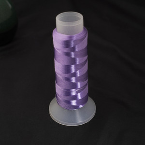 1600 metri ar vienu pavedienu savīti zīda pavedieni, ar rokām darinātas matu sprādzes un matu aksesuāri materiālu iepakojuma piederumi