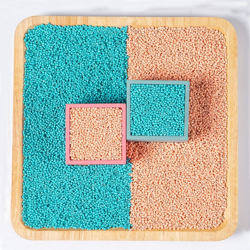 20 g japāņu stikla pērlītes 2,0 mm neregulāras vairāku krāsu apaļas, vaļīgas stikla krelles, kas paredzētas DIY roku darbs ar adatām, šūšana