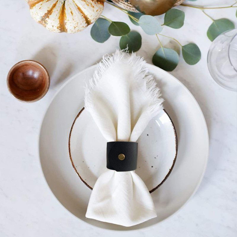 Ādas salvešu gredzenu komplekts pa 4, rokām darināts lauku stila salvešu turētājs galda dekorēšanai, kāzām, vakariņām, lauku mājas dabīgā salvete
