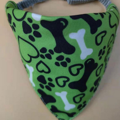 Suņu mīļā kakla siksna Siekalu dvielis Suņa kaķa apdruka ar priekšautiņu kucēns kaķēns Trīsstūrveida šalle piekarināma sprādze Modes kaķēnu šalle mājdzīvnieks Aksesuāri