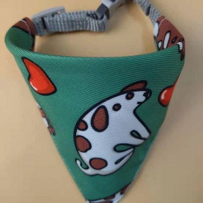 Suņu mīļā kakla siksna Siekalu dvielis Suņa kaķa apdruka ar priekšautiņu kucēns kaķēns Trīsstūrveida šalle piekarināma sprādze Modes kaķēnu šalle mājdzīvnieks Aksesuāri