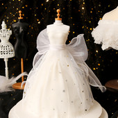 Jauka stila līgavas un līgavaiņa kāzu kūkas virsotnes figūriņas saderināšanās / kāzu kūkas dekorēšana jaukta stila automašīnu dekoru modelēšana