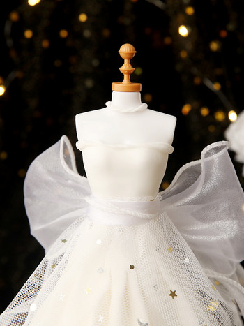 Χαριτωμένο στυλ νύφης και γαμπρού Γαμήλια τούρτα Φιγούρες αρραβώνων /Διακόσμηση γαμήλιας τούρτας Μοντελοποίηση διακοσμήσεων αυτοκινήτου σε μικτό στυλ