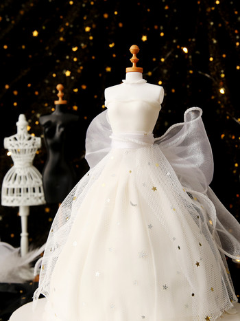 Χαριτωμένο στυλ νύφης και γαμπρού Γαμήλια τούρτα Φιγούρες αρραβώνων /Διακόσμηση γαμήλιας τούρτας Μοντελοποίηση διακοσμήσεων αυτοκινήτου σε μικτό στυλ