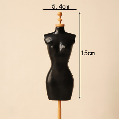 Jauka stila līgavas un līgavaiņa kāzu kūkas virsotnes figūriņas saderināšanās / kāzu kūkas dekorēšana jaukta stila automašīnu dekoru modelēšana