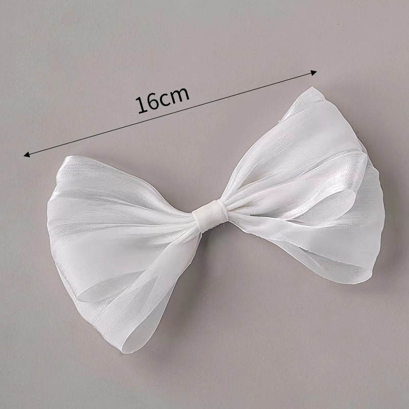 Kūku dekorēšanas piederumi White Bow My Queen Butterflis kūku toperi dzimšanas dienas kūkai.