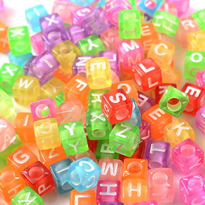 Vairumtirdzniecība 100 gab kubisks alfabēts akrila krelles jauktu krāsu burtu brīvas starplikas krelles DIY rotaslietas izgatavošanai roku darbs rokassprādze