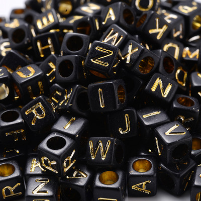 Vairumtirdzniecība 100 gab kubisks alfabēts akrila krelles jauktu krāsu burtu brīvas starplikas krelles DIY rotaslietas izgatavošanai roku darbs rokassprādze