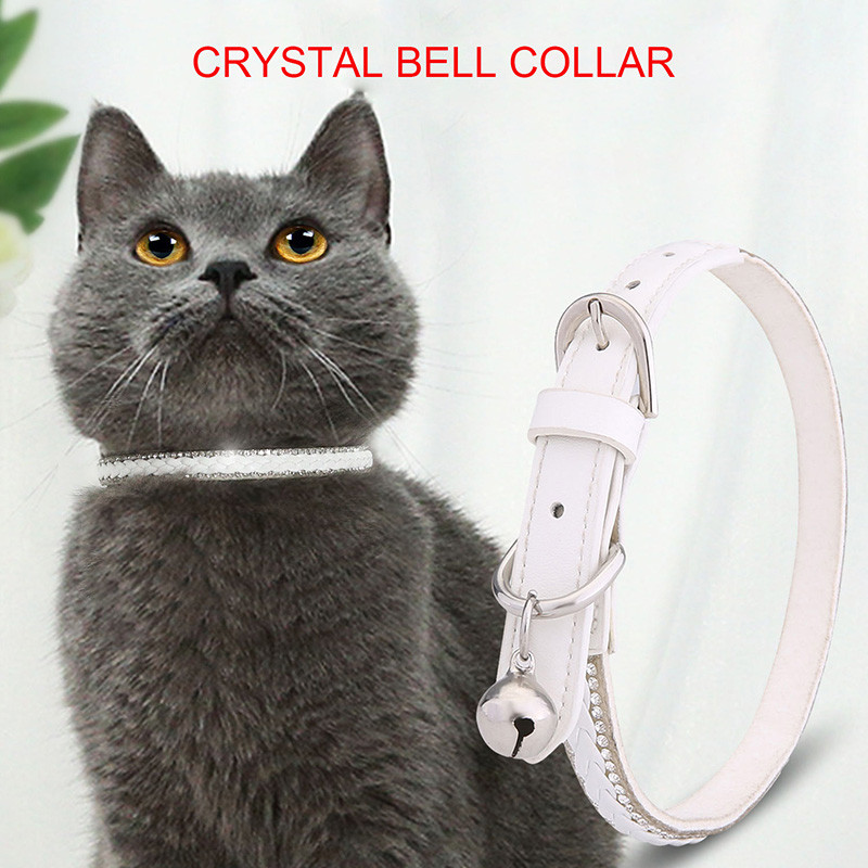 Kaķu mazo suņu kaklasiksna PU regulējama ar zvaniņu mājdzīvnieku kaklasiksnu kaķiem kucēnam personalizētas kaklasiksnas Tīri balta kristāla mājdzīvnieku piederumi