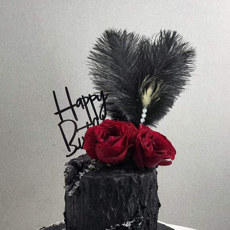 1/3 gab. Romantiska pērļu spalvu kūku virsma, melna, balta spalvu kūku virsma, kas paredzēta dzimšanas dienas kāzu ballītes kūkas deserta dekorēšanai