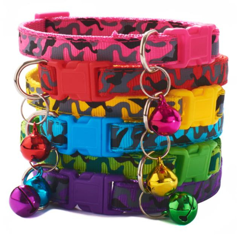 Modes mājdzīvnieku suņu kaklasiksna krāsains raksts maskēšanās jaukas zvaniņa regulējamas kaklasiksnas suņiem kaķiem kucēniem DIY mājdzīvnieku aksesuāri