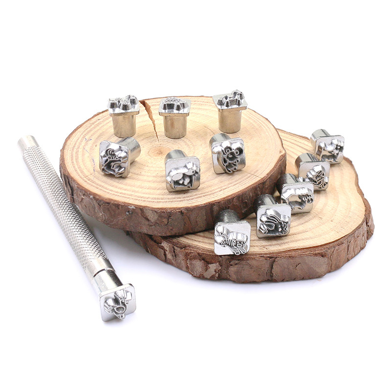 12 gab. Ādas štancēšanas drukāšanas rīki sakausējuma perforators grebšana gravēšana zīmoga vasks ar rokām izgatavotiem šūšanas zīmogiem zīmogiem amatniecības rīks