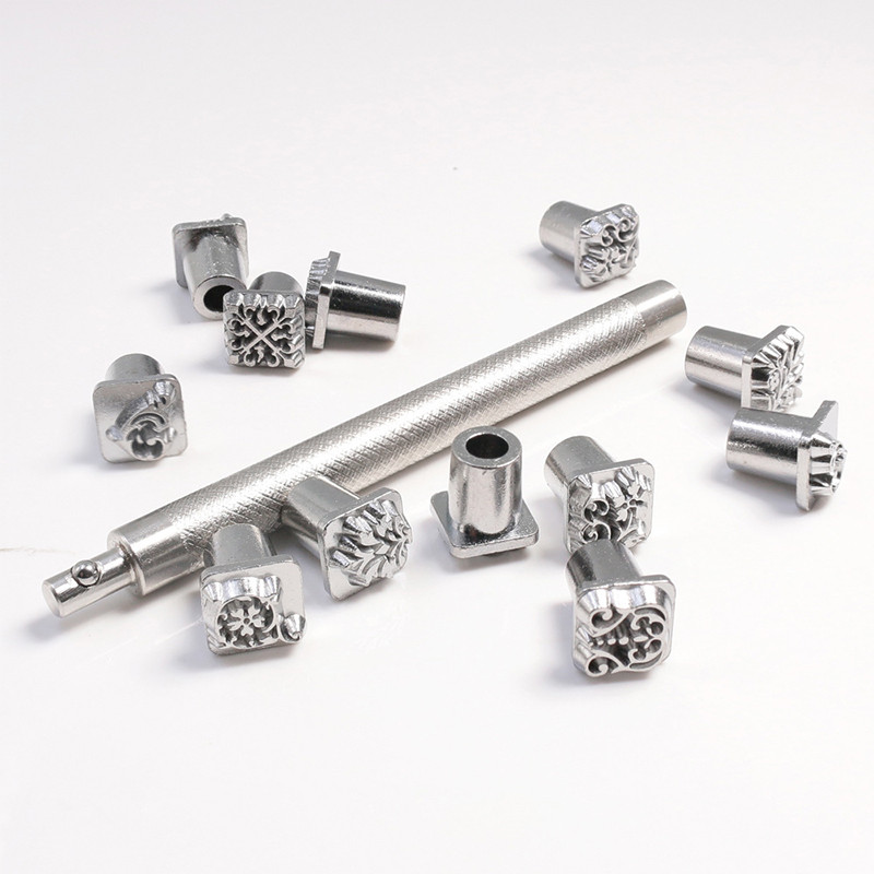 12 gab. Ādas štancēšanas drukāšanas rīki sakausējuma perforators grebšana gravēšana zīmoga vasks ar rokām izgatavotiem šūšanas zīmogiem zīmogiem amatniecības rīks