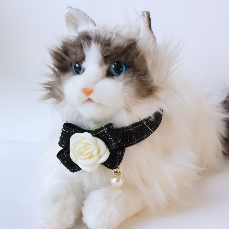 Taureņu kaklasaite ar ziedu mājdzīvnieku suņu apkakles siksna, sieviete, jauka masīva čivavas kaklarota kaķiem, rožu pērle, sieviešu ballīte, kāzu suņu aksesuāri