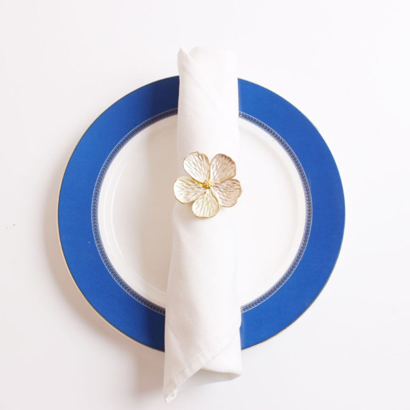 6/12gab Salvešu gredzeni Baltās eļļas ziedu salvete sprādzes kāzu pusdienu galds plūmju salvešu turētājs papīra salvešu gredzenu galda dekors