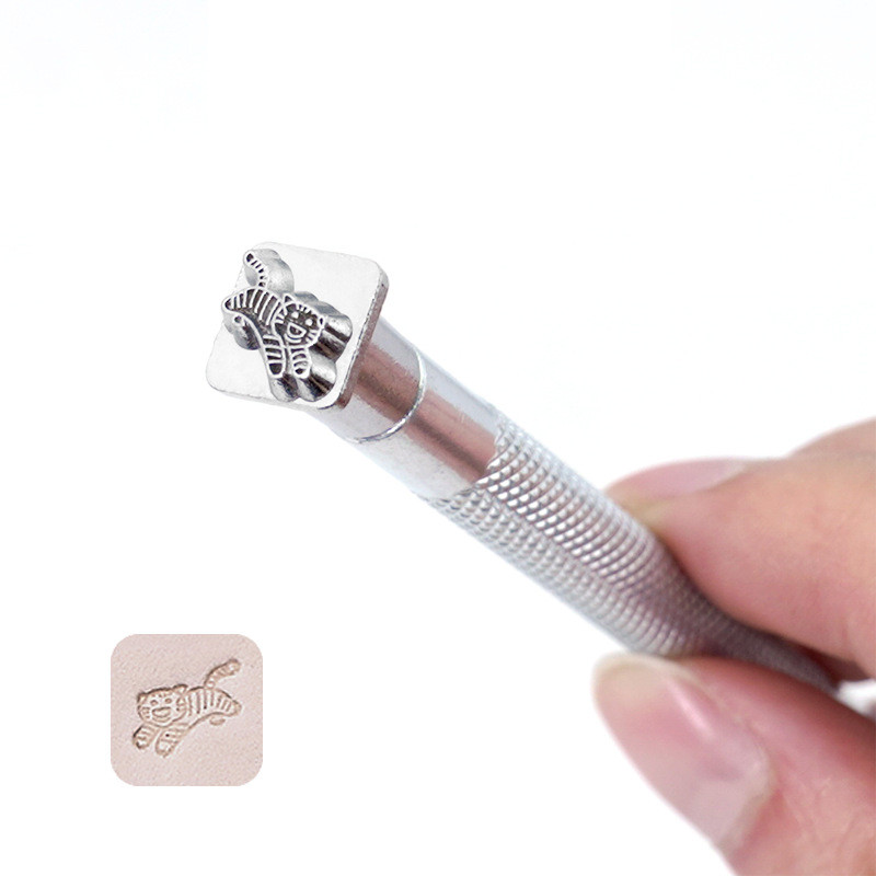 12 gab. Ādas štancēšanas komplekts Metāla perforators, grebums, gravēšana, drukas rīki, zīmogs vasks, roku šūšana, ādas amatniecības štancēšanas zīmogi