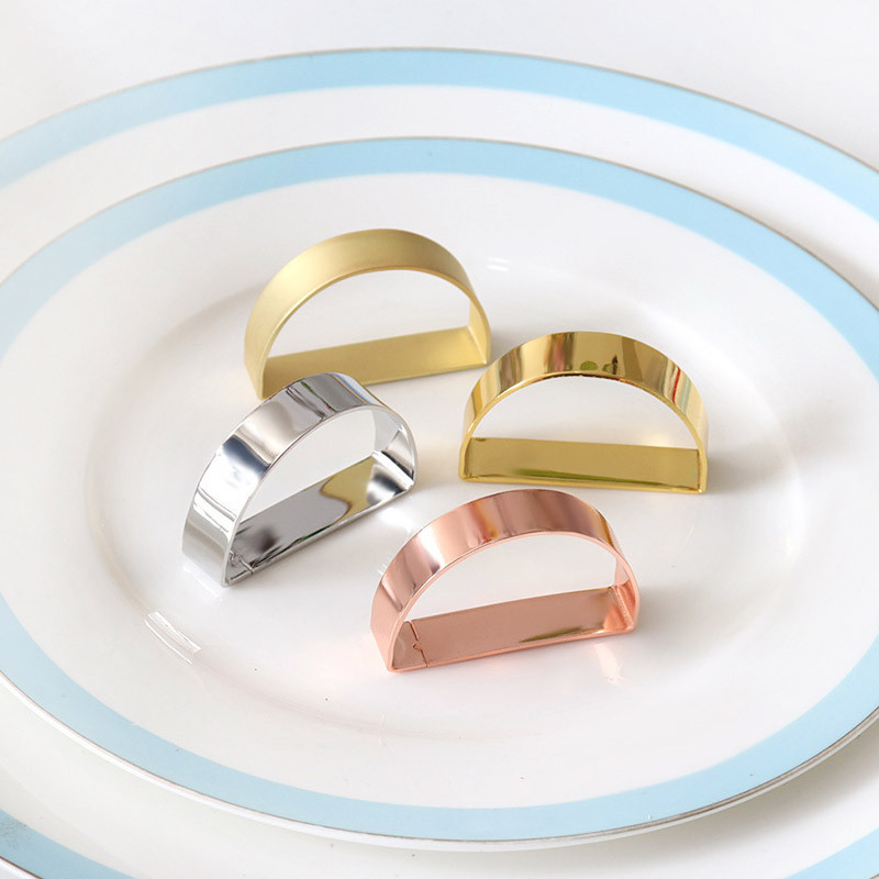 Poleeritud/matt salvrätikurõngad D-tüüpi kaasaegne disain, serveerimine, kuldsed salvrätikud, sõrmusehoidja, pandlaga söögilauaseade, kaunistustarvikud