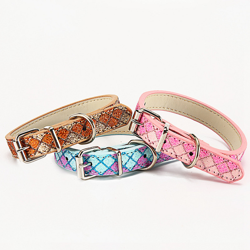 Kvēlojoša ādas kaklasiksna maziem lieliem mājdzīvnieku kaķiem Mirdzoša kaklarota Regulējama kaklasiksna, košļājamā siksna kucēnu mājdzīvnieku produktiem MP0062